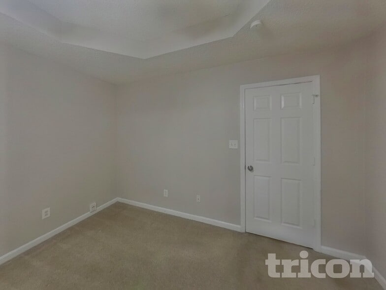 Building Photo - 2024 Meadow Glen Cir