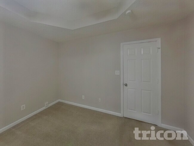 Building Photo - 2024 Meadow Glen Cir