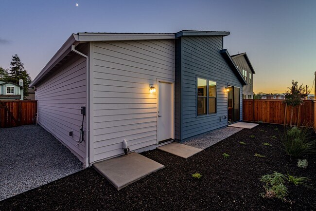 Building Photo - Bright and Beautiful 3 bedroom 2 full bathroom Home! Attached two car tandem garage with large en...