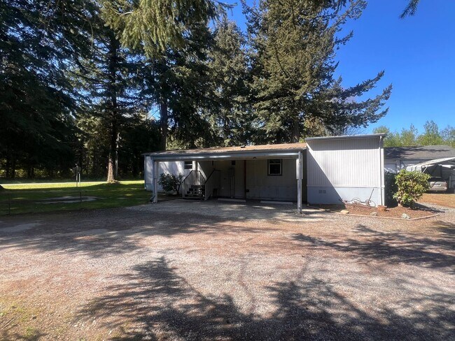 Building Photo - 2074.5 Willeys Lake Rd