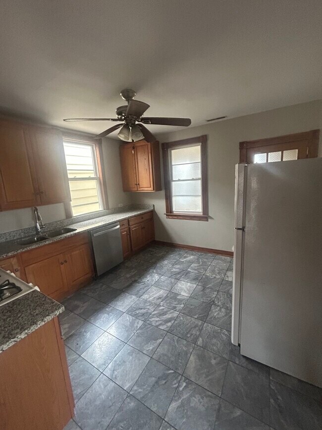 Building Photo - 3532 N Elston Ave