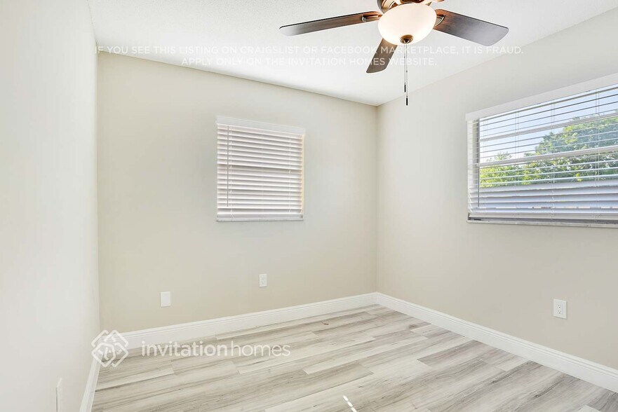 Building Photo - 3213 Sutton Dr