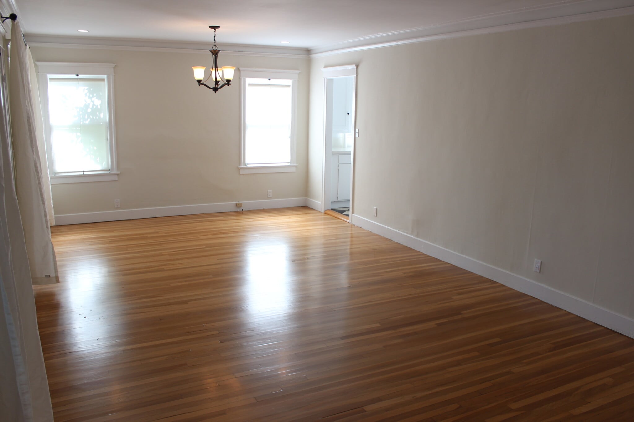 Building Photo - 1221 N Orange Grove Ave