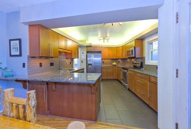Building Photo - 1027 W 29th Ave