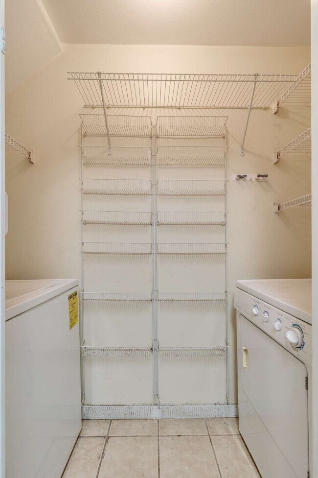 Building Photo - 1 bedroom and 1 bathroom in a 3x3 duplex STEPS AWAY FROM CAMPUS