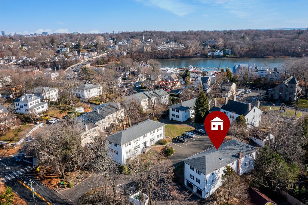 Building Photo - 47 Valley Rd