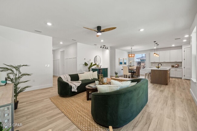 Building Photo - 145 Manistee Dr