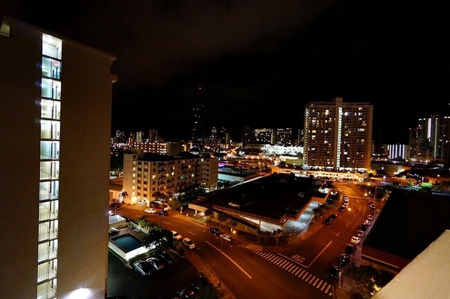 NIGHT VIEW - 1624 Kanunu St