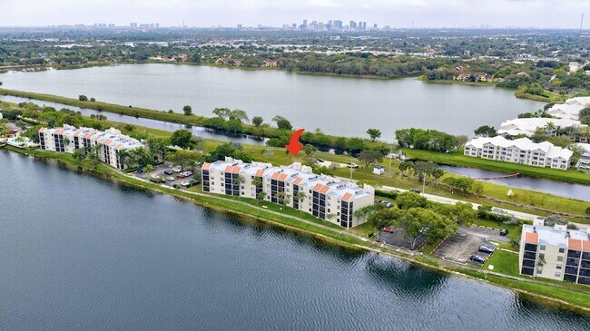 Building Photo - 117 Lake Emerald Dr