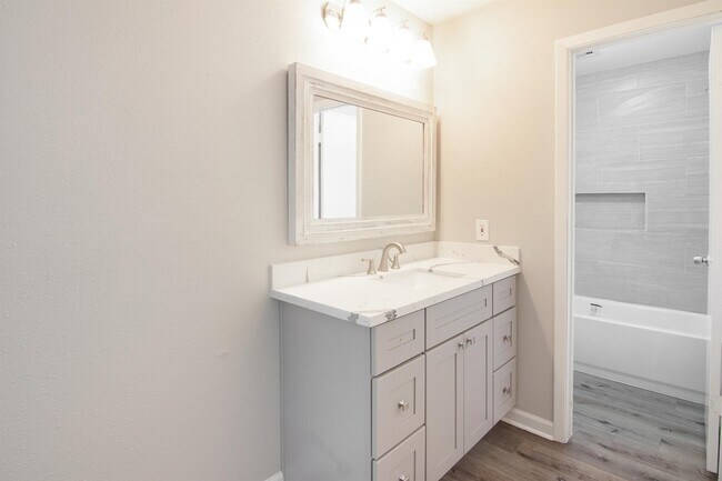 Building Photo - 23710 Farm Hill Dr