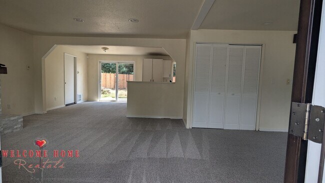 Building Photo - 910 Gregory Way SE