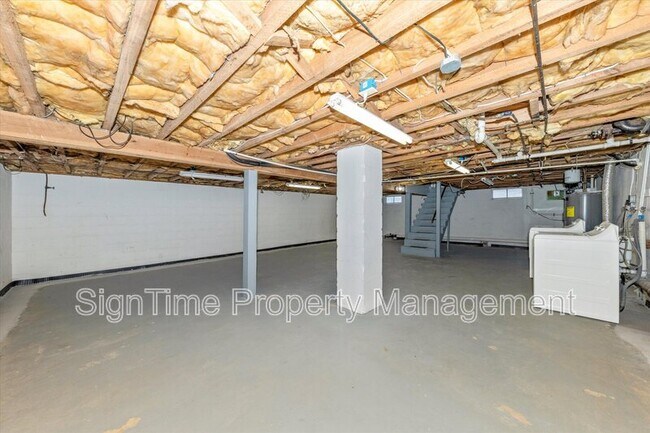 Building Photo - 11025 Rosewood Dr