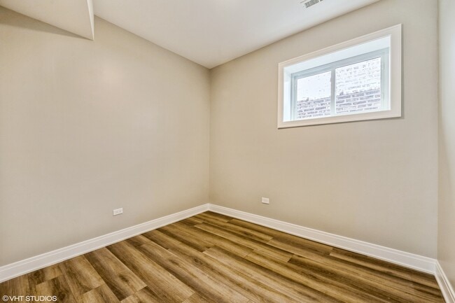 Building Photo - 2141 N Laramie Ave