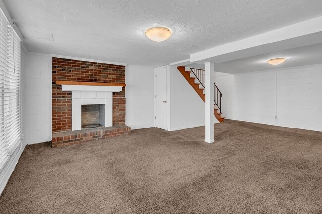 Building Photo - Bordeaux 3 BR 1 Bath home, covered parking, basement, renovated kitchen.