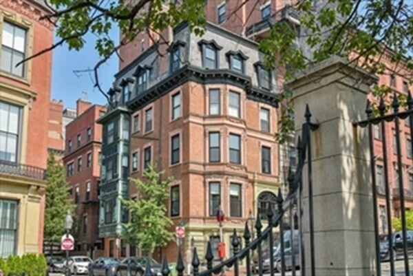 Building Photo - 43 Beacon St