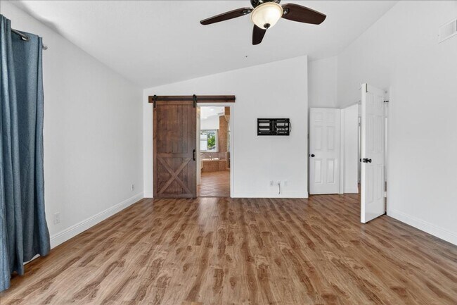 Building Photo - Toro Sunshine Expansive 4 Bed/ 3 Bath Home!