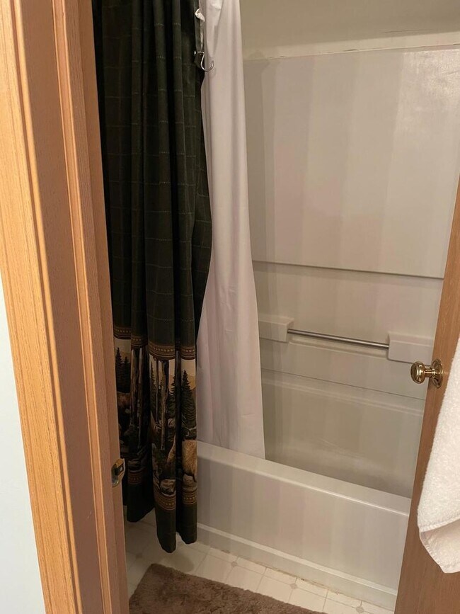 Building Photo - 724 County Line Rd