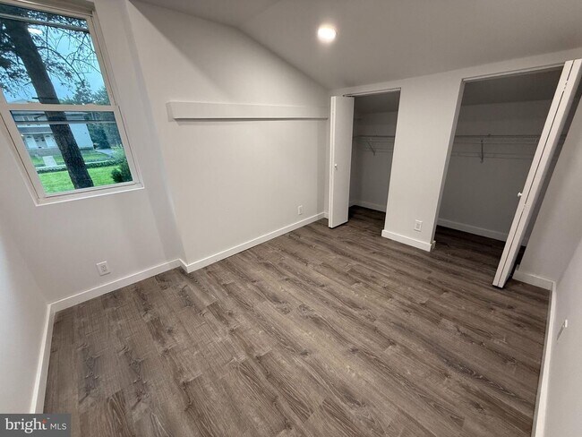 Building Photo - 42 N Cove Rd