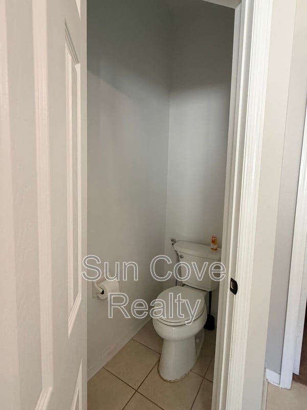 Building Photo - 8833 Cypress Hammock Dr