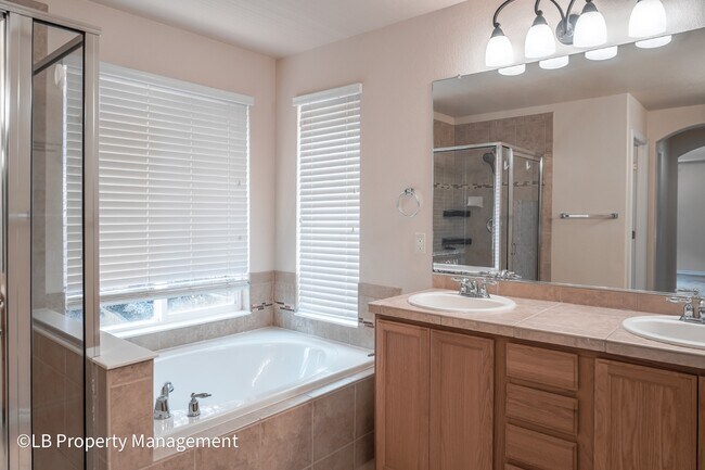 Building Photo - 10590 Pearlwood Cir