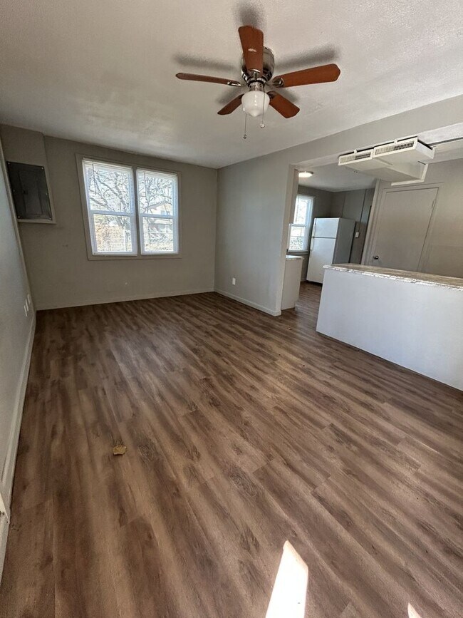 Building Photo - 304 E Park St