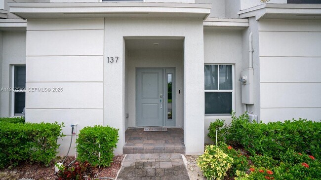 Building Photo - 137 NE 3rd St