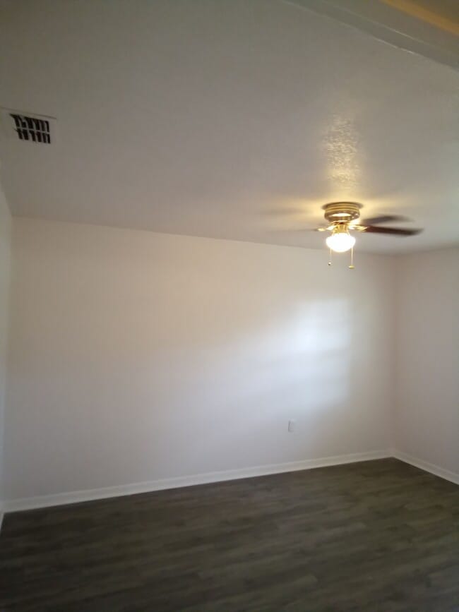 Building Photo - 724 W Alamo Dr