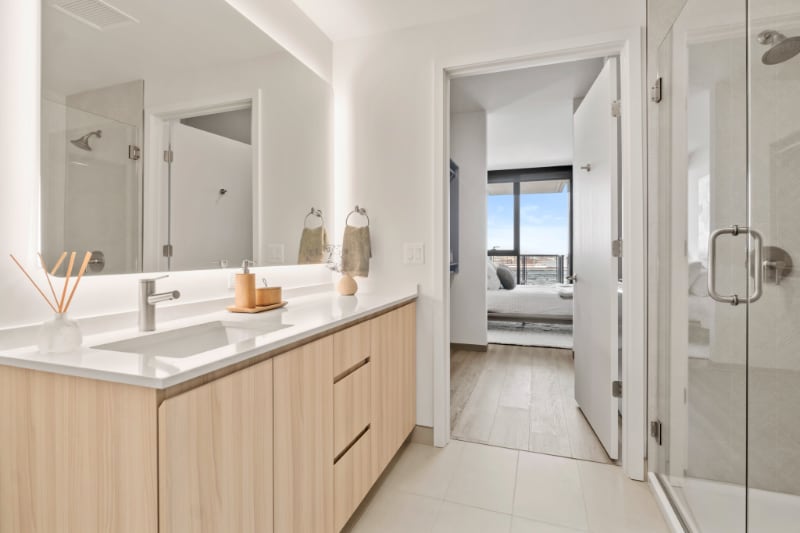 Building Photo - 515 S Damen Ave