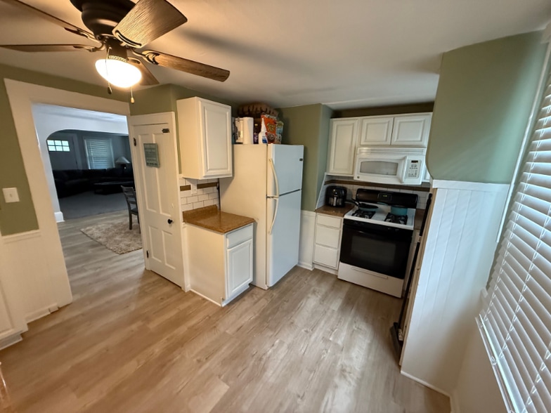 Building Photo - 28 E Schaaf Rd