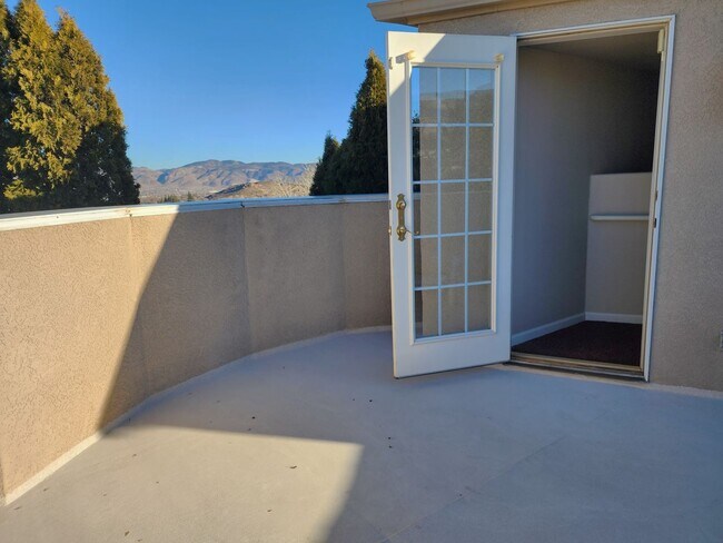 Building Photo - Multi level Mosaic Mansion on the Upper We...