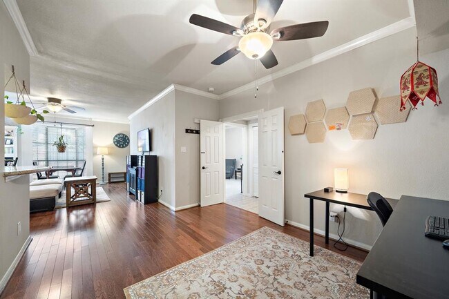 Building Photo - 2255 Braeswood Park Dr