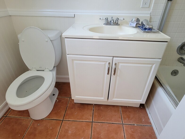 Building Photo - 641 Shalimar Dr