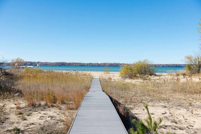 Building Photo - 11988 Cabana Shores Dr