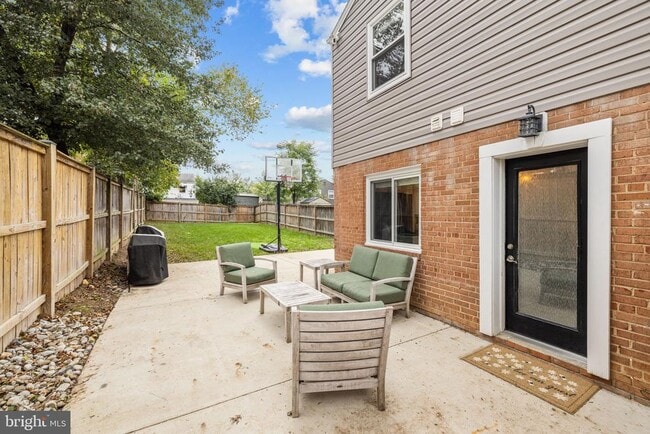 Building Photo - 5820 Fifer Dr