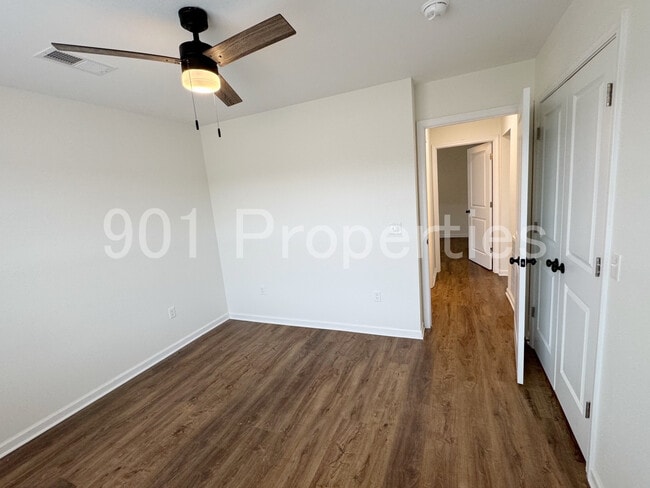 Building Photo - 565 Fernwood Dr