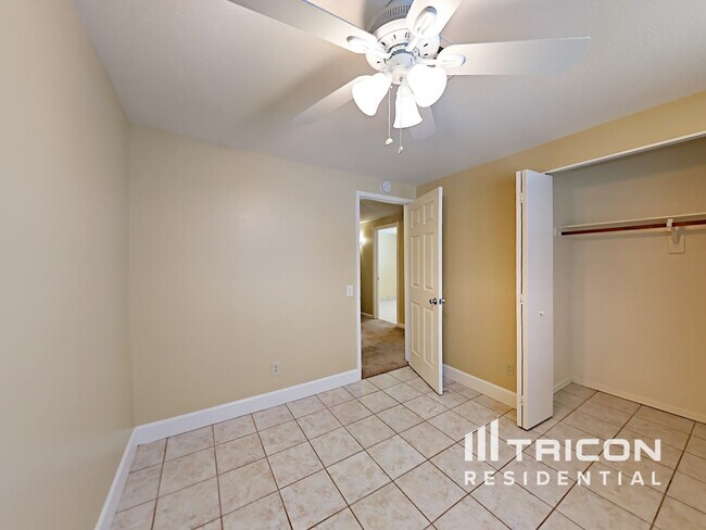 Building Photo - 1507 W El Monte Pl