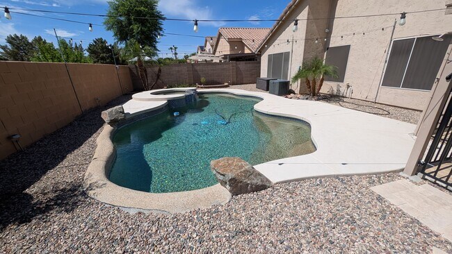 Building Photo - 3 Bedroom Home in the Silverhawk Community Near N Cooper Rd and W Guadalupe Rd!