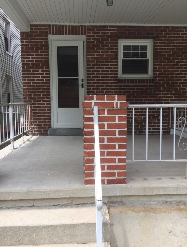 Building Photo - Modern remodeled home in Emmaus.
