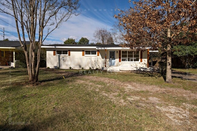 Building Photo - Fully Renovated 3 Bed 2 Bath Home!