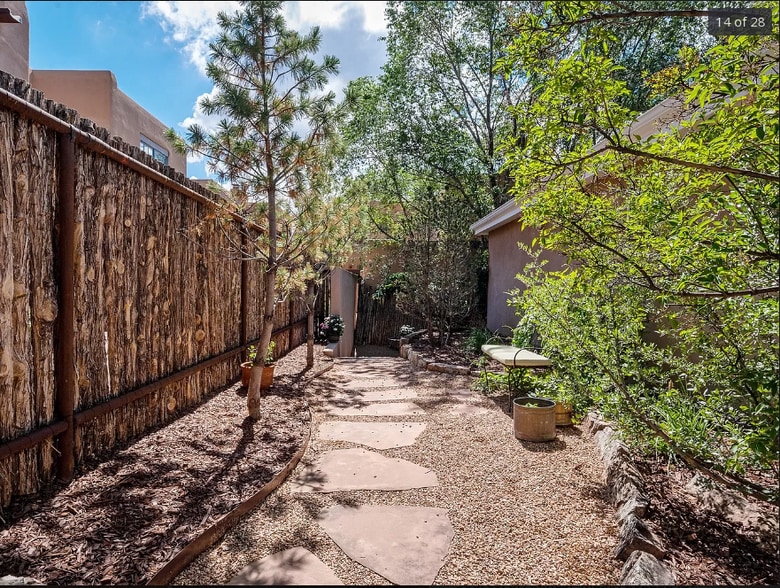 Building Photo - 607 Pinon Dr
