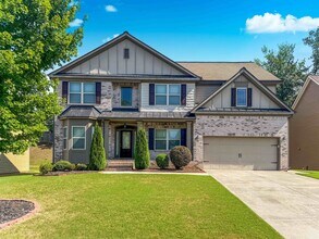 Building Photo - 6BR, 4BA, In-Law Suite