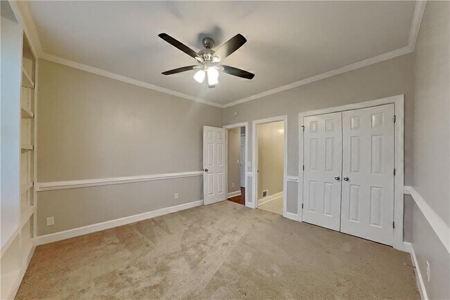 Building Photo - 500 Abernathy Oaks Way