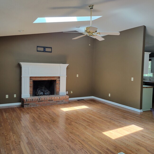 Building Photo - 110 Hilton Ln