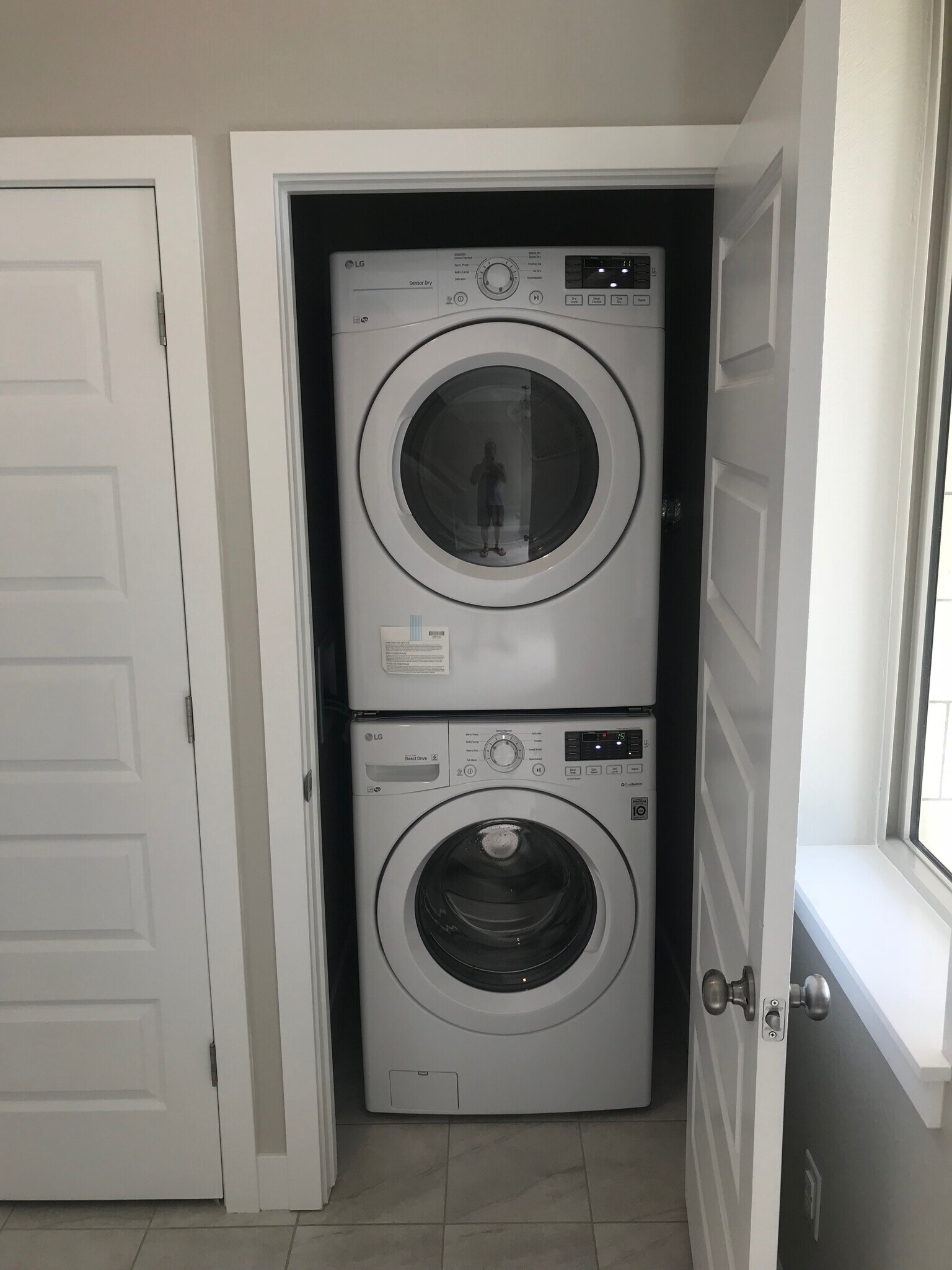 Full size washer/dryer in unit off of entry way. - 2541 Moline St