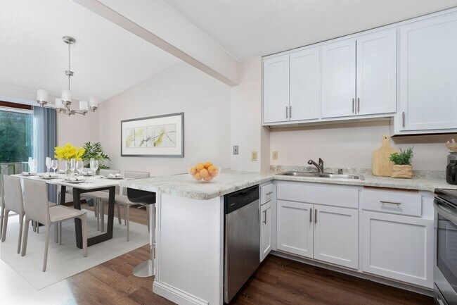 Building Photo - 1458 S Nicolet Rd