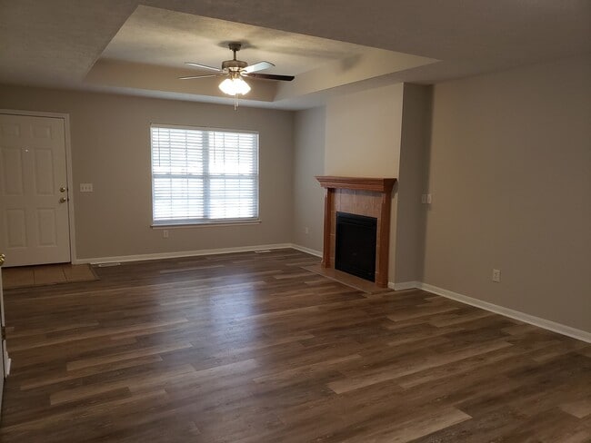 Building Photo - South East Springfield - Southern Hills Ho...