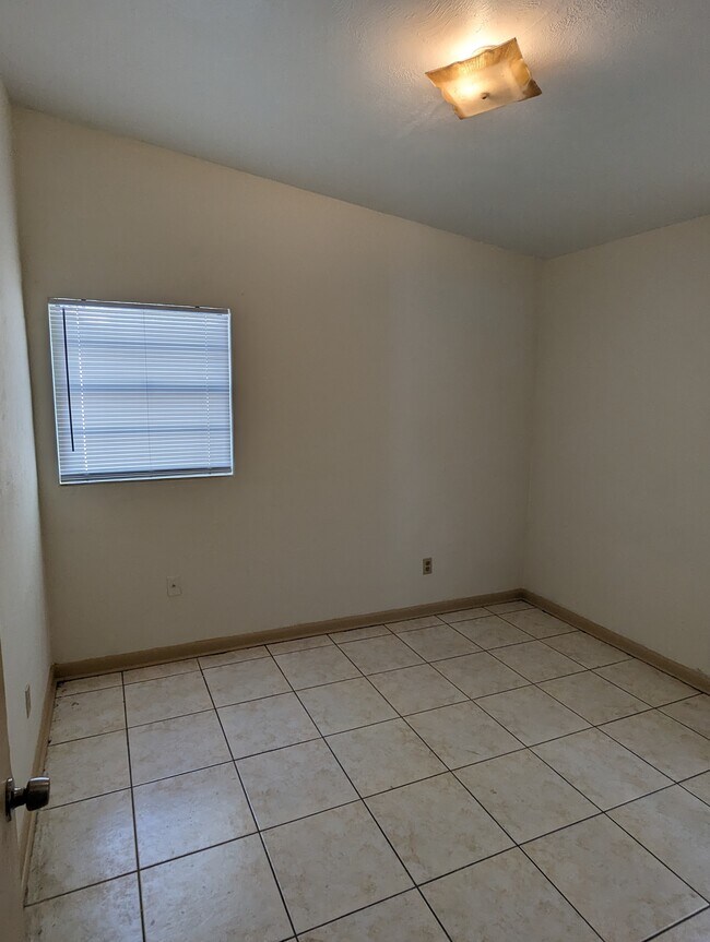 Building Photo - 1710 Rose Blvd