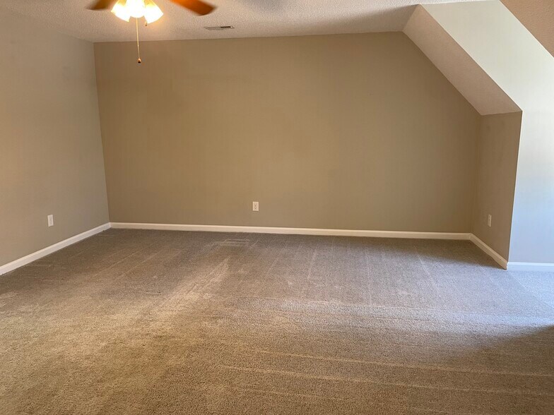 Building Photo - 1046 Blinken St