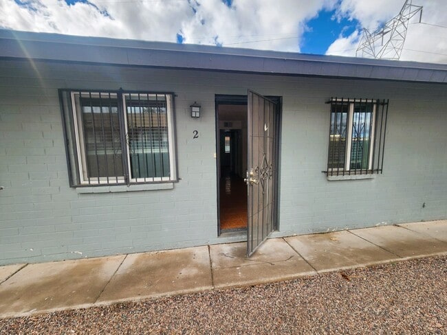 Building Photo - 337 N 93rd St