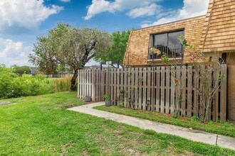 Building Photo - 393 Lake Arbor Dr